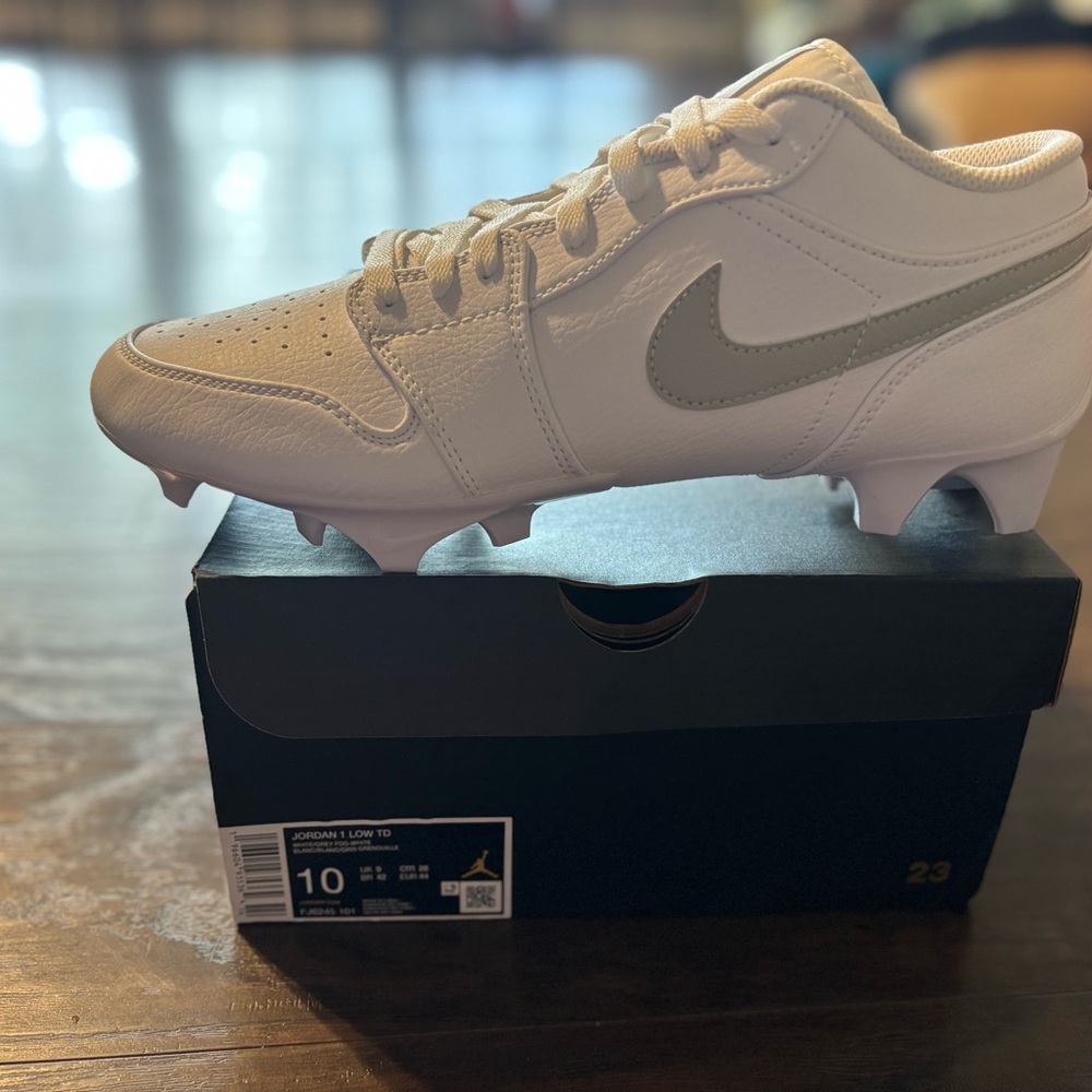 Nike Men’s White Football Cleats